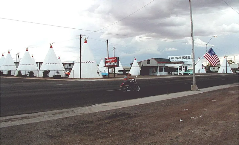Kidney Pools and Windowless Lobbies: How to Date Any American Motel Before You Even Check In