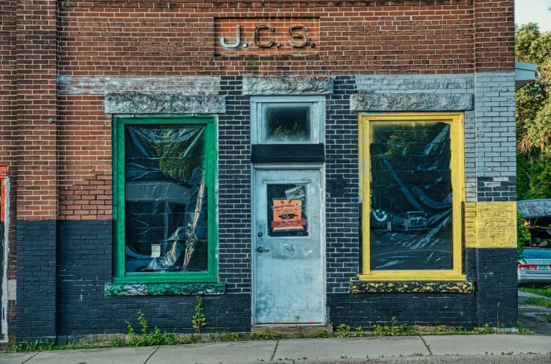 The Building That Disappeared Without Going Anywhere